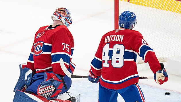 Jakub Dobe� (75) z Montreal Canadiens je na�tvaný z inkasovaného gólu.