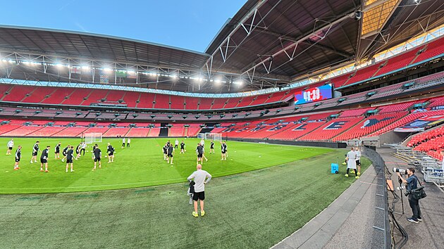 Čeští fotbalisté na tréninku ve Wembley.