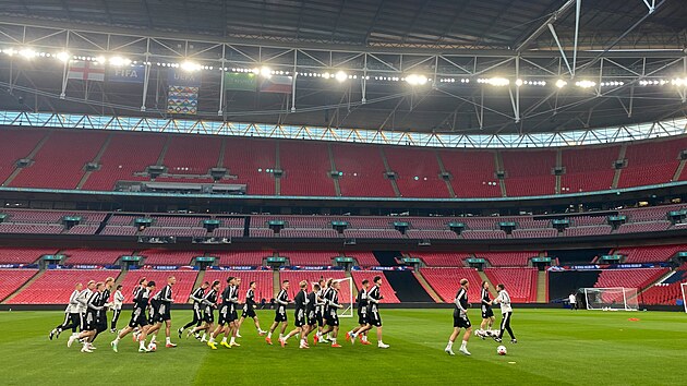Čeští fotbalisté na tréninku ve Wembley.