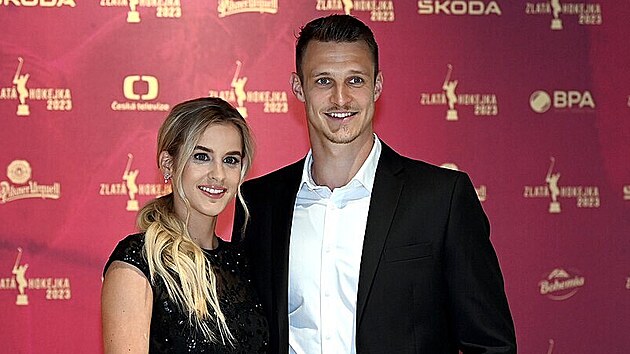 Dominik Kubalík a jeho man�elka Klára Kubalík na udílení cen Zlatá hokejka...