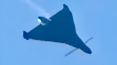 Vousatý �áhed. Ty� v �umáku ruského kamikaze dronu z�ejm� slou�í jako...