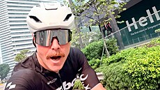 Pilot formule 1 Valtteri Bottas jel ze Sepangu na do d�ji�t� Velké ceny...