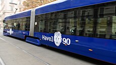 Tramvaj ve speciálním designu v�novaném 90. výro�í narození prezidenta a...