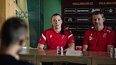 Nahráva�ka a kapitánka Veronika Semerádová s trenérem Zde�kem Peka�em na...