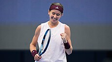 Nikola Bart��ková slaví výhru ve �tvrtfinále turnaje WTA v Pekingu.