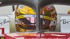 Britský závodník Ferrari Lewis Hamilton v tréninku na Velkou cenu Singapuru.
