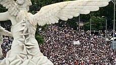 Desetitisíce lidí vy�ly do ulic �pan�lských m�st na protest proti vysokým...