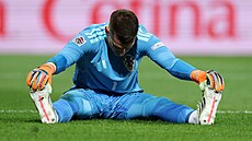 Chorvatský branká� Dominik Livakovi� rozdýchává �estý gól v utkání proti Anglii.