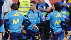 �pan�lský zálo�ník Rodri se svými spoluhrá�i p�ed duelem proti �esku