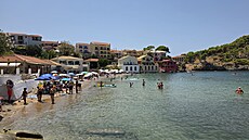 Plá� Assos je jednou z nejmalebn�j�ích a nejfotogeni�t�j�ích plá�í na �eckém...