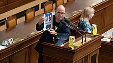 Pokra�uje mimo�ádná sch�ze p�ed hlasováním o ned�v��e vlád�. Na snímku Marek...