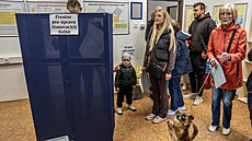 Tomá� Portlík odevzdal hlas . Volební místnosti po celé �eské republice se...