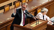 Pokra�uje mimo�ádná sch�ze p�ed hlasováním o ned�v��e vlád�. Na snímku Mat�j...