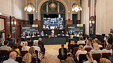 EXKLUZIVNÍ PR�ZKUM: Kam by m�la Praha investovat své peníze