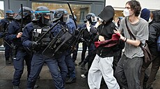 V Pa�í�i pokra�ovaly studentské protesty. (7. �íjna 2026)