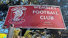 Okolí stadionu Wembley FC, týmu z deváté anglické ligy. 