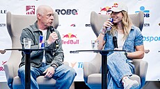 Ester Ledecká a Karlheinz Pichler na tiskové konferenci.