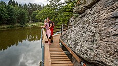 Visutá lávka nad Lu�nicí u Bechyn� u� op�t slou�í turist�m.