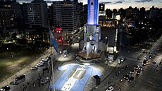 P�ed velkolepou stavbou Monumento Nacional a la Bandera v Rosariu vyrostl ob�í...
