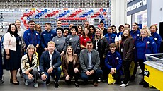 Tesco o odchodu z �eska ml�í. Mezitím otev�elo dal�í zmodernizovaný obchod a...