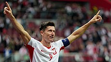 Polský kapitán Robert Lewandowski slaví druhý gól v utkání Ligy národ� proti...