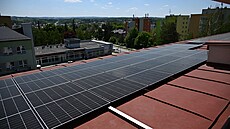 Fotovoltaickými panely jsou pokryté i n�které bytovky, t�eba na Sídli�ti...