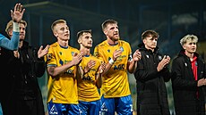 D�kov�ka fotbalist� Teplic po p�íprav� s Drá��any, druhý zleva Jaroslav...