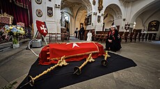 V kostele Panny Marie pod �et�zem v Láze�ské ulici na pra�ské Malé stran� se...