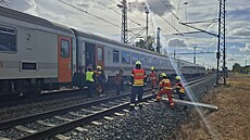 Rychlík najel v Olomouci na kus zvedáku le�ící v koleji�ti. Více ne� 160...
