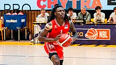 Trey Bonham z Pardubic u mí�e v zápase s Pískem