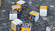 Papírové kostky poházené v centru Hradce Králové (7. �íjna 2026).