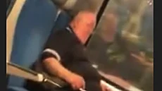 Pra��tí policisté pátrají po toto�nosti mu�e z vlaku na lince S9. (7. �íjna...