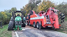 Elektromobil Tesla se ve �tvrtek 8. �íjna ráno srazil s protijedoucím traktorem...