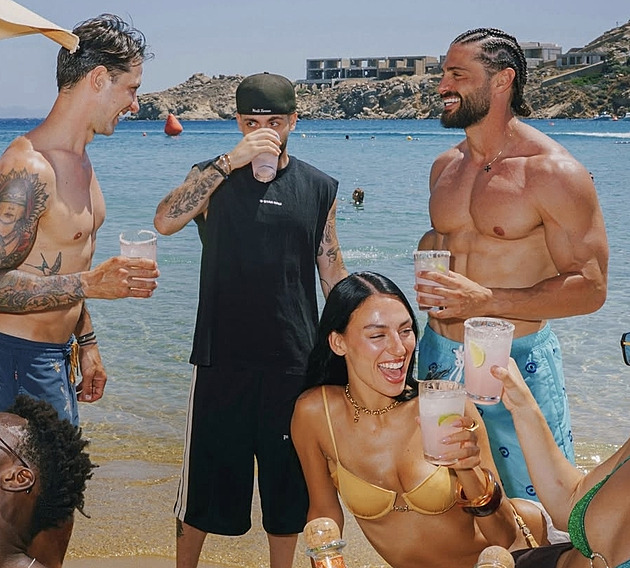 Svalnatý model zaujal v reality show Survivor. Dnes boří sítě tělem bohů