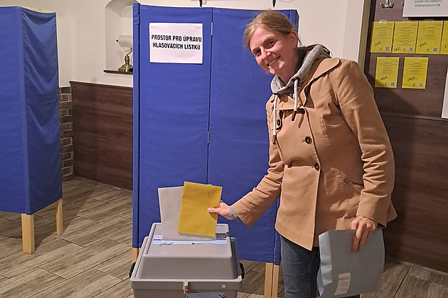 Jinde dvojciferný úspěch, tady jen tři procenta. Uskupení chce prověřit hlasy