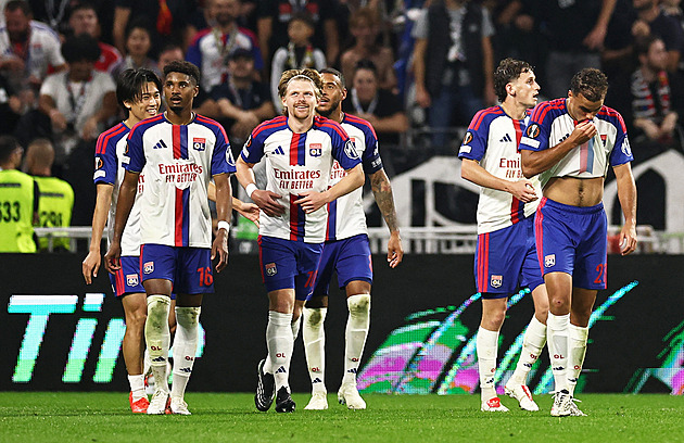 Schick po střídání proměnil dvě penalty, v Evropské lize skóroval i Šulc za Lyon