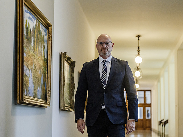 Financování asistentů pedagoga se změní, vláda ruší část inkluze