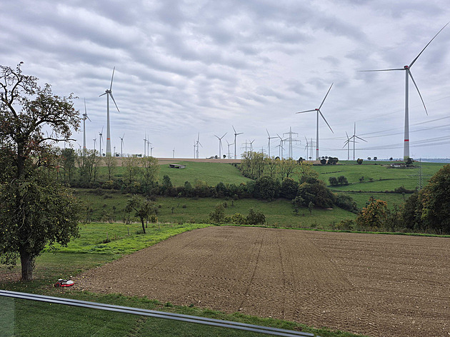 Jak se žije s větrníky za humny: 170 turbín pořádně sviští, výhody ale převažují