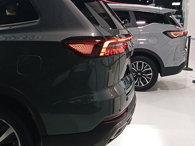 KOMENTÁŘ: Číňané autosalon v Paříži obsadili, vyhráli ale Francouzi