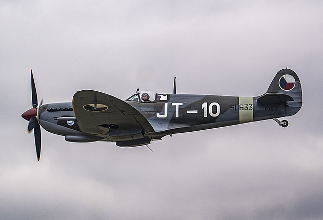 Merliny nad Točnou. Nad letištěm burácely legendární stíhačky Spitfire a Hurricane
