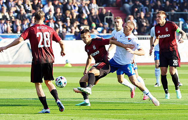 Baník - Sparta 0:0, oba týmy zahazovaly šance, domácím v první půli neuznali gól