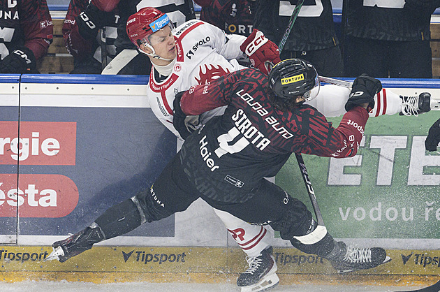 Třinec loupil na Spartě, Plzeň zvládla bláznivou přestřelku. Vyhrály i Pardubice