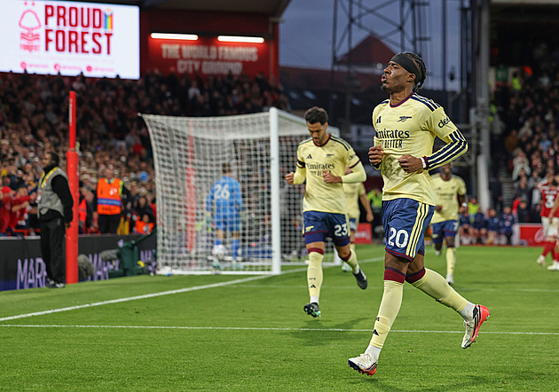 Arsenal přetlačil Nottingham a je druhý, United jen remizovali. Brighton si zastřílel