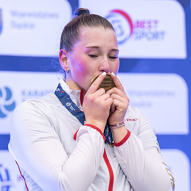 Velký úspěch pro české karate! Haková se stala mistryní světa do 21 let