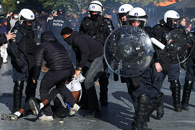 Protesty nejen ve Francii. Do ulic vyšli lidé v Portugalsku, Itálii i Belgii