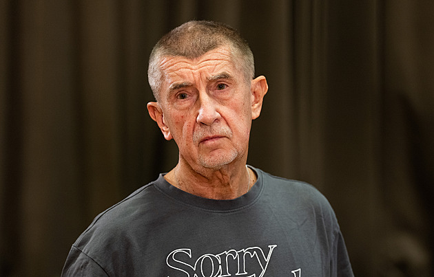 OBRAZEM: Zklamaný Babiš, slavící Řehka s půllitrem i Láska na cestě za soupeřem