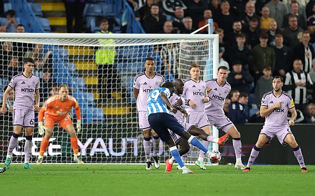 Coventry - Newcastle 4:1, krušný večer pro Horníčka, v úvodu zápasu zavinil penaltu