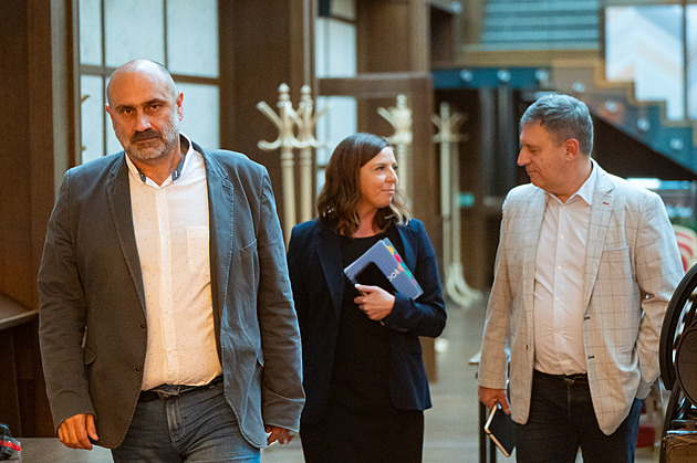 Vyjednávání ve Zlíně pokračují. Trojblok ODS, lidovců a Pirátů se sešel se STAN