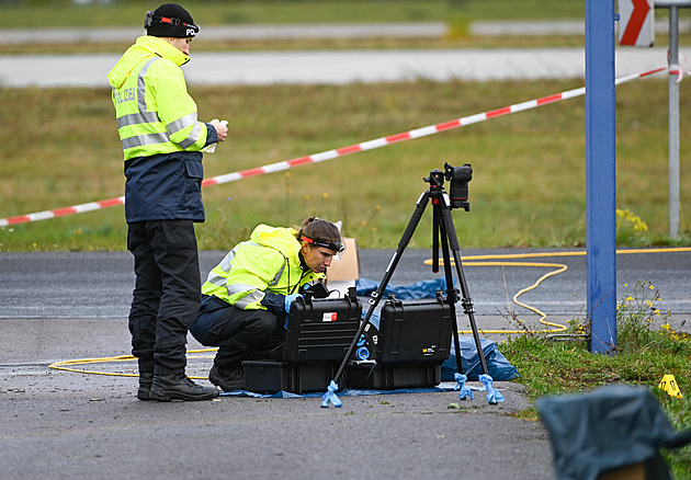 Incident na letišti v Lipsku. Policie šetří proražený plot nedaleko ruských strojů