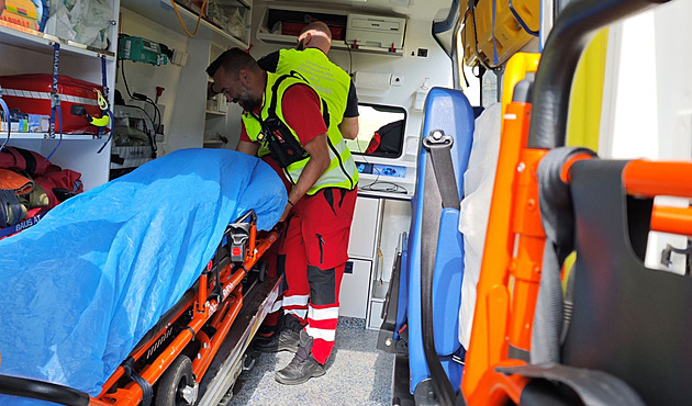 Dva pracovní úrazy za 15 minut. Muže v Ostravě přimáčkla těžká břemena